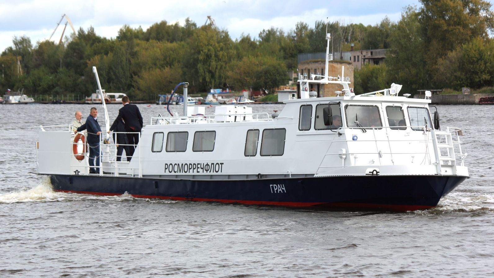 Костромской судомеханический завод досрочно сдал серию из 11 промерных судов проекта 3330.